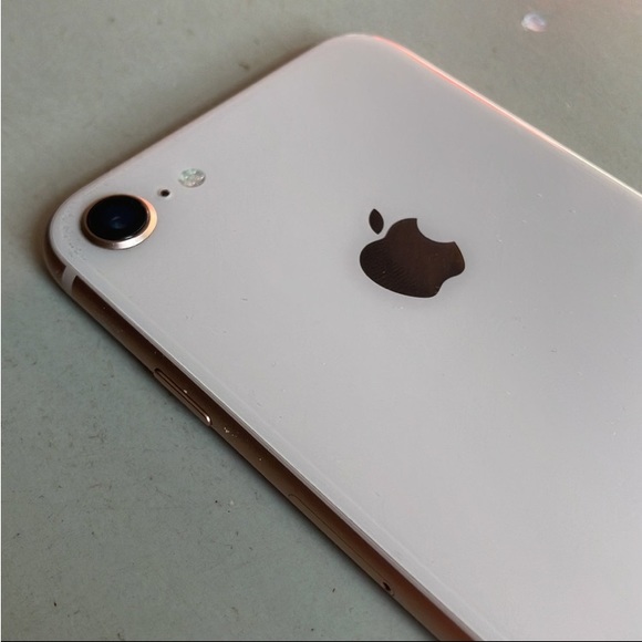 Apple iPhone 8 64gb Gold Unlocked - Picture 9 of 13